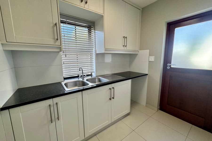 To Let 3 Bedroom Property for Rent in Graanendal Western Cape